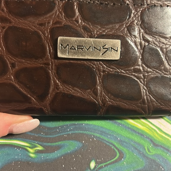 Marvin Sin - Brown Leather Card Holder with Embossed Design - Picture 2 of 3